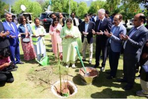 PM's Coordinator on Climate Change & Environmental Coordination Romina Khurshid Alam alongside Azeri Minister & President COP29 Mukhtar Babayev praying after plantation at F9 Park