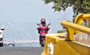 A girl on the way driving Scooti at Zero Point.