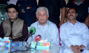 Federal Minister for Industries, Production and Food Security Rana Tanveer Hussain talking to media persons during visit to Korean Center Pasco Godam