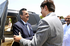 Acting President Syed Yousuf Raza Gillani pens down his remarks in the visitors' book at the Mausoleum of Quaid-e-Azam Muhammad Ali Jinnah.