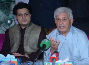 Federal Minister for Industries, Production and Food Security Rana Tanveer Hussain talking to media persons during visit to Korean Center Pasco Godam