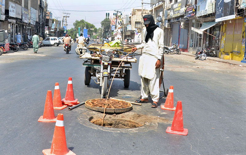 PTCL workers pulling the cable under the manhole with the help of the Cable Puller