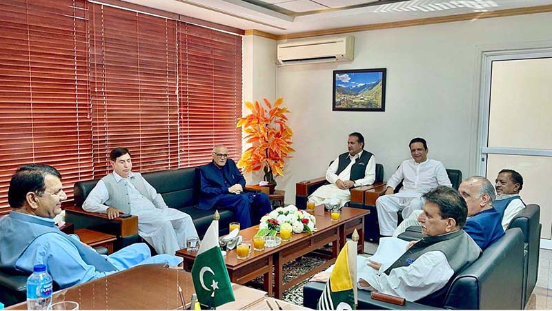 A delegation led by president Pakistan Muslim League N Azad Jammu Kashmir chapter Shah Ghulam Qadir called on Federal Minister for Kashmir Affairs and Gilgit Baltistan Engr Amir Muqam