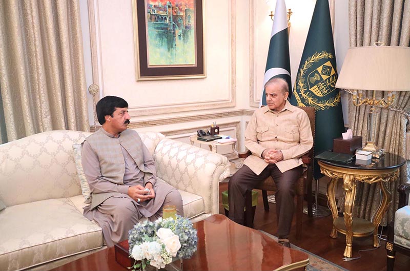 Governor of the Punjab Sardar Saleem Haider calls on Prime Minister Muhammad Shehbaz Sharif