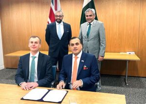 Federal Minister for Interior Mohsin Naqvi and Home Secretary of UK James Cleverly witnessing the singing of Letter of Intent between the two countries.