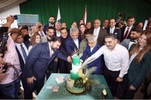 Interior Minister Mohsin Naqvi cutting cake during a reception in honor of Pakistan Cricket team.