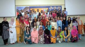 Dr. Naima Qureshi in a group photograph with students of International teacher training projects in collaboration with University of Birmingham UK and University of Education