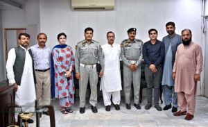 The mobile unit of Islamabad Traffic Police meet Managing Director Associated Press of Pakistan, Muhammad Asim Khichi after concluding a day-long facilitation process of licence renewal for APP employees at the APP Headquarters.