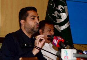 Home Minister Balochistan Mir Ziaullah Langove addressing a press conference at Jamali auditorium.