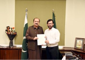 Chairman Prime Minister's Youth Programme Rana Mashhood Ahmed Khan with Olympian Khawaja Junaid.