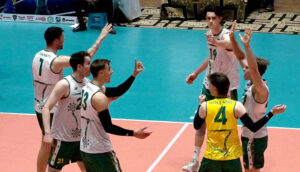 Players of Pakistan and Australia Volleyball teams in action during 2nd match of Sarsabz Volleyball Series-2024 at Liaquat Gymnasium, Sports Complex.
