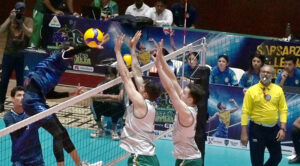 Players of Pakistan and Australia Volleyball teams in action during 2nd match of Sarsabz Volleyball Series-2024 at Liaquat Gymnasium, Sports Complex.