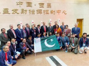 Planning Minister Ahsan Iqbal with Pakistani scientists and engineers at Mission Control Centre in Xichang city on the launch day of PAKSAT-MM1 satellite.