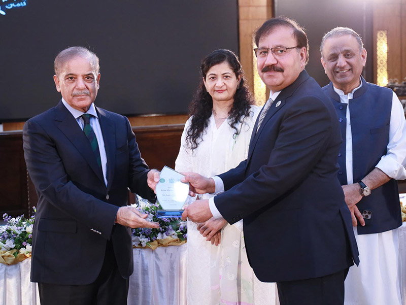 Prime Minister Muhammad Shehbaz Sharif distributing Awards among the high performing officers of the Federal Board of Revenue