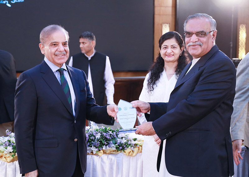 Prime Minister Muhammad Shehbaz Sharif distributing Awards among the high performing officers of the Federal Board of Revenue