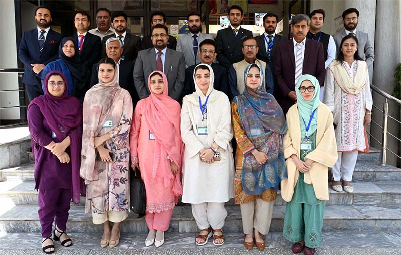 Managing Director APP Asim Khichi in a group photograph with visiting Executive Director General ISA Arshad Munir and probation officers of Information Group belonging to 41st Specialized Training Programme of Information Service Academy (ISA) at Associated Press of Pakistan (APP) Headquarters.