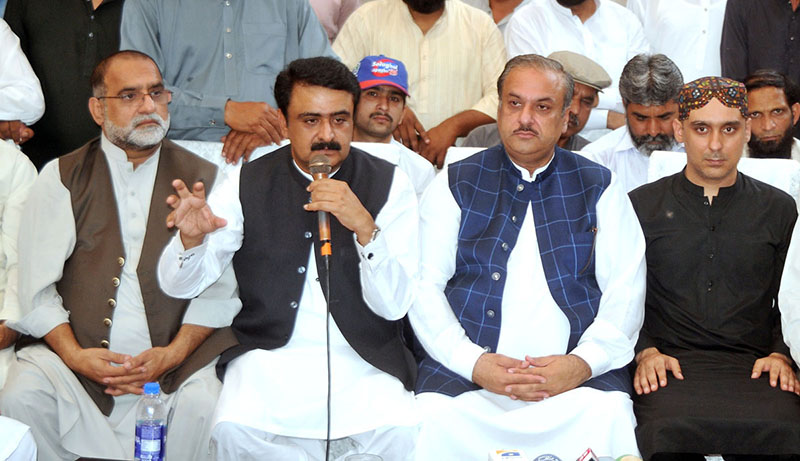 Former PMLN MPA Shahzad Maqbool Bhutta announcing party decision to support PPP candidate in NA 148 by election