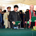 Chief Justice Lahore High Court Shehzad Khan administered the oath to Sardar Saleem Haider in a ceremony held at the Governor House. Pakistan People’s Party’s (PPP) Sardar Saleem Haider took oath as the Punjab Governor, Chief Minister Punjab Maryam Nawaz Shareef and former Governor Punjab Muhammad Baligh Ur Rehman also present in the occasion.