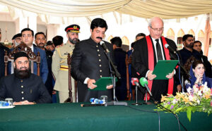 Chief Justice Lahore High Court Shehzad Khan administered the oath to Sardar Saleem Haider in a ceremony held at the Governor House. Pakistan People’s Party’s (PPP) Sardar Saleem Haider took oath as the Punjab Governor, Chief Minister Punjab Maryam Nawaz Shareef and former Governor Punjab Muhammad Baligh Ur Rehman also present in the occasion.