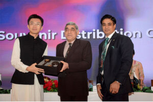 Chief Justice of Sindh Justice Aqeel Ahmed Abbasi giving souvenir to the participants during Pakistan International Disputes Weekend' conference organized by Sindh High Court and Chartered Institute of Arbitrators
