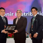 Chief Justice of Sindh Justice Aqeel Ahmed Abbasi giving souvenir to the participants during Pakistan International Disputes Weekend' conference organized by Sindh High Court and Chartered Institute of Arbitrators