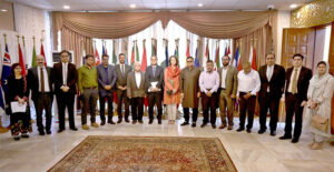 Additional Secretary Asia Pacific, Imran Siddiqi presenting souvenir to leader of Bangladeshi media delegation Iktidar Ahmed.