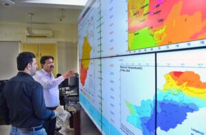 Deputy Director of Meteorological Department, Akhtar Mehmood, is giving a briefing to the office staff about the awareness and preventive measures regarding the significant increase in heat intensity.