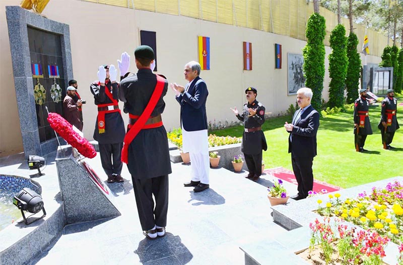 Interior Minister Mohsin Naqvi offering fateha at the Martyrs Monument during his visit to Frontier Corps Balochistan (North) Headquarters