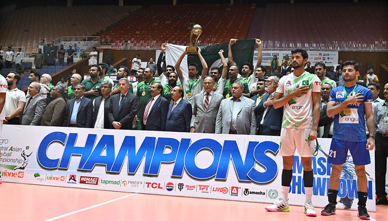 Federal Minister for Planning, Development, and Special Initiatives and Inter Provincial Coordination, Ahsan Iqbal Chaudhary along with the dignitaries and the winner Pakistan team stand in respect of national anthem as Pakistan wins the 2nd Engro Central Asian Volleyball Championship 2024 in the final match against Turkmenistan at Pakistan Sports Complex.