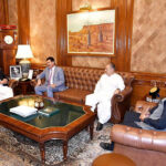 Governor Sindh Kamran Khan Tessori is meeting with Governor Khyber Pakhtunkhwa Faisal Karim Kundi at Governor House, Provincial Information Minister Sindh Sharjeel Inam Memon and Provincial Culture Minister Zulfiqar Ali Shah are also present on this occasion.