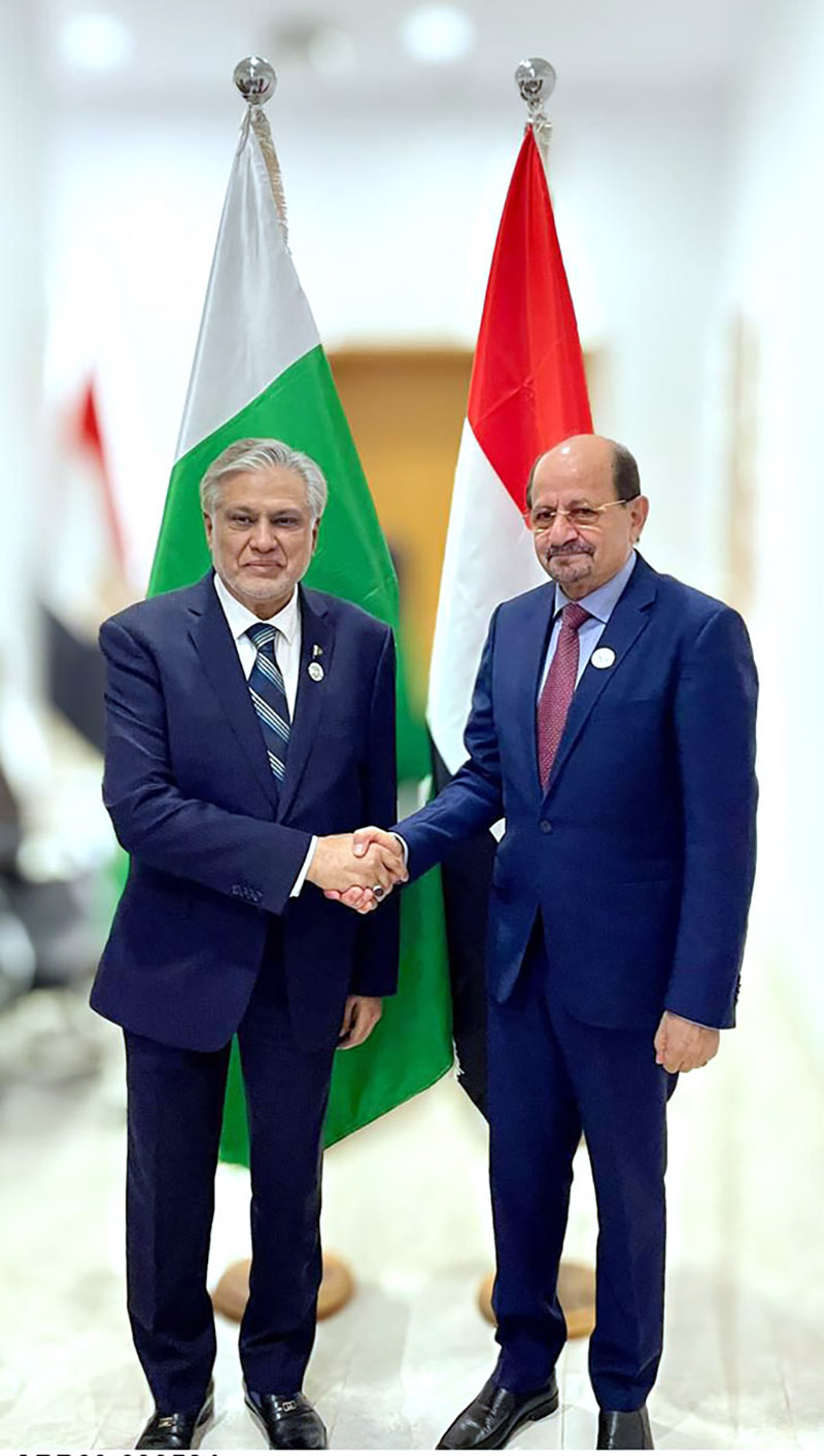 Deputy Prime Minister and Foreign Minister Senator Mohammad Ishaq Dar meets with Foreign Minister of the Republic of Yemen, Dr. Shaya Mohsen Al-Zindani on the sidelines of the 15th Islamic Summit, in Banjul