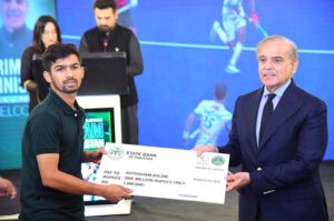 As a token of appreciation for their stellar performance in the 30th Sultan Azlan Shah Hockey Tournament held recently in Malaysia, Prime Minister Muhammad Shehbaz Sharif presenting cheques to the players of national Hockey team at a reception he hosted.