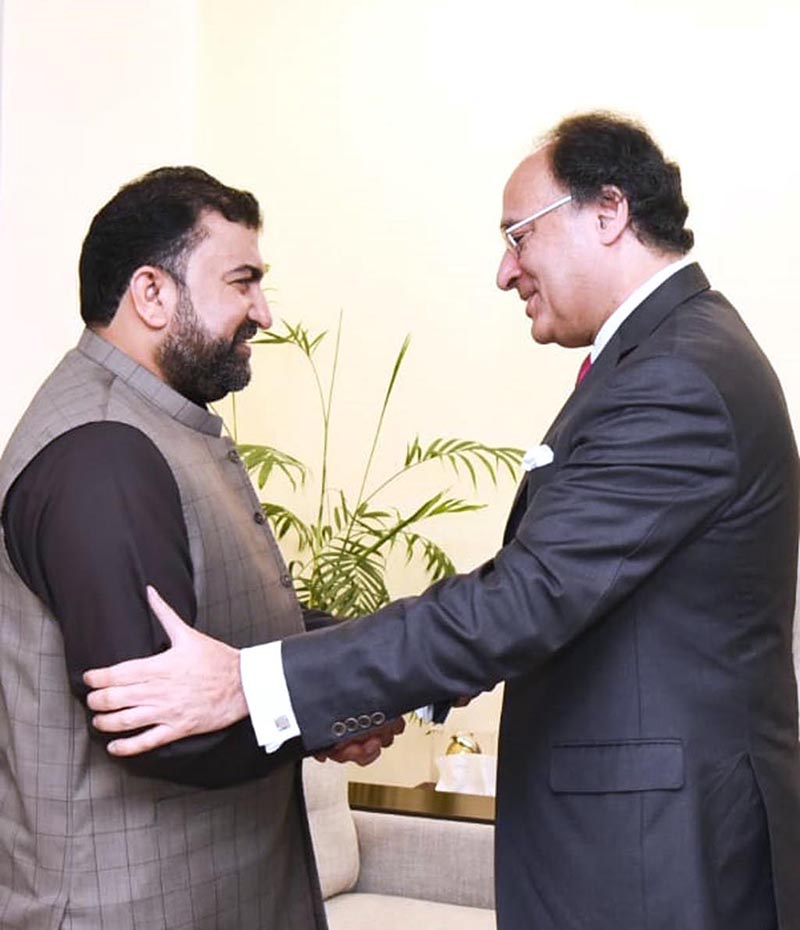 Federal Minister for Finance & Revenue Senator Muhammad Aurangzeb meets with Chief Minister of Balochistan Sarfraz Bugti to discuss matters of provincial significance. The Finance Minister assured support and cooperation for the development of Balochistan.