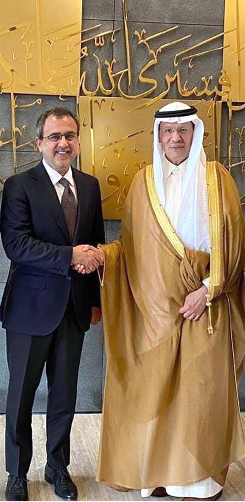 Minister for Power Sardar Awais Ahmed Khan Leghari held a meeting with the Saudi Minister of Energy, HRH Prince Abdulaziz bin Salman Al-Saud. Both ministers agreed to exchange expertise to facilitate rapid economic growth in their respective countries by making the energy sector more efficient. They also decided to continue the exchange of experts of the energy sector and other key economic sectors within their countries in order to arrive at a clear strategy of improving Pakistan's energy landscape