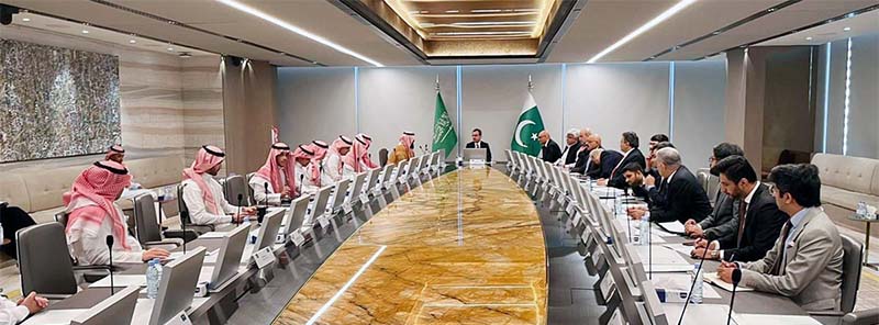 Power Minister Awais Leghari led a delegation of the Power Sector of the Government of Pakistan to meet with its Saudi Energy sector counterpart at Riyadh. The prominent leaders present in the meeting included Nassir Al-Qahtani, Assistant Minister for Electricity Affairs and Nayef Almusehel, Deputy Minister for Policies and Strategic Planning. During the meeting, both sides exchanged detailed information regarding the landscape of the power sector in their respective countries. They agreed to mutually cooperate in the future, in order to benefit each other on the basis of expertise that both countries have. Pakistan intends to enhance efficiency in its policy making processes by drawing on the experience of Saudi Arabia