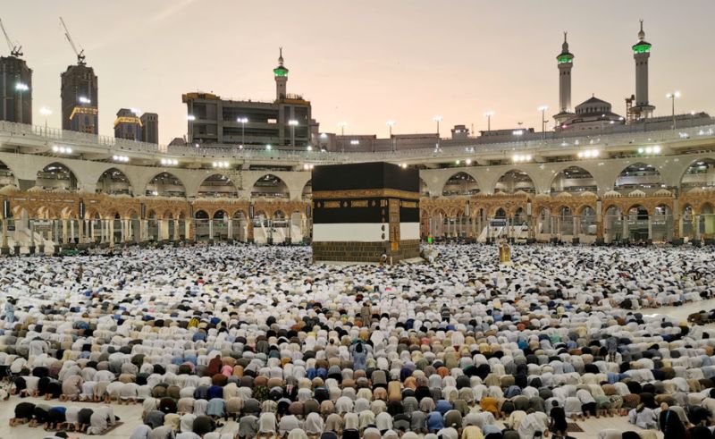 Saudi Arabia bars visit visa holders from entering Makkah during Hajj season