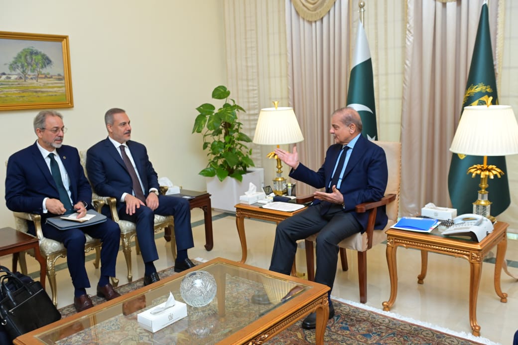 PM urges Turkish firms to expand investment, relocate industries to Pakistan