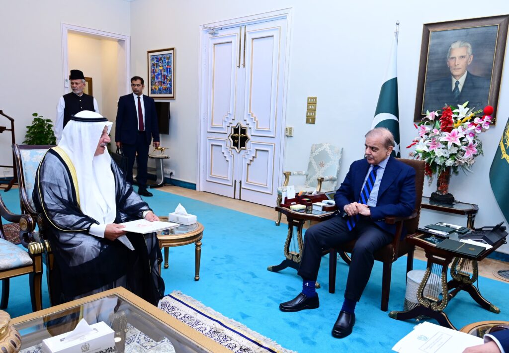 Emirs of Kuwait, Qatar accept PM's invitation to visit Pakistan - Vimarsana News