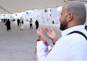 Pilgrims are going to Jamarat for throw stones at Satan