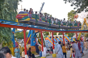 Children enjoy motion ride while celebrating the last day of Eid ul Azha holidays in Allama Iqbal Park, Murree Road
