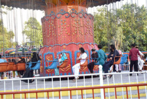 Children enjoy motion ride while celebrating the last day of Eid ul Azha holidays in Allama Iqbal Park, Murree Road