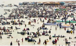 Large number of people enjoying & Bathing in Keenjhar Lake to get relief from hot weather