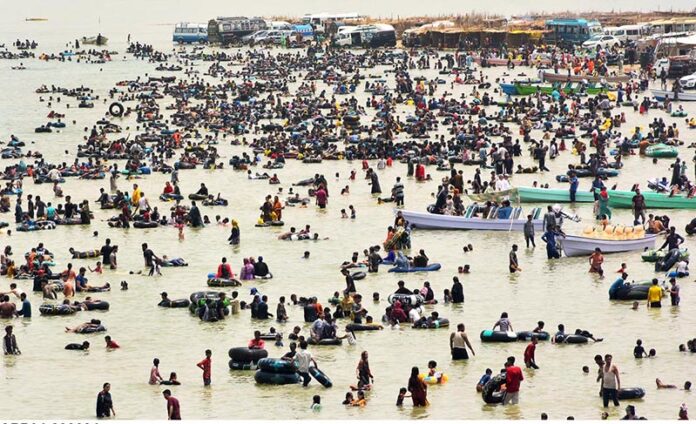 Large number of people enjoying & Bathing in Keenjhar Lake to get relief from hot weather