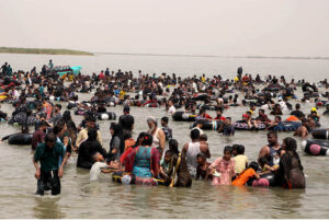 Large number of people enjoying & Bathing in Keenjhar Lake to get relief from hot weather