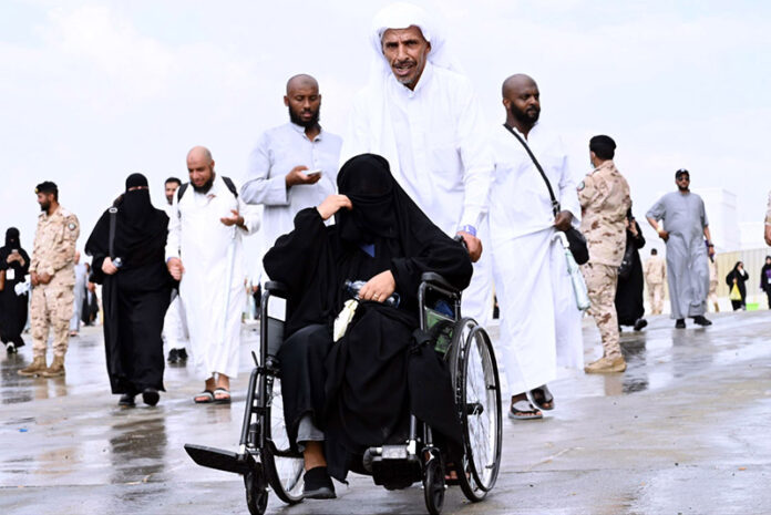 Pilgrims are going to Jamarat for throw stones at Satan