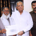 Federal Minister for Housing and Works, Mian Riaz Hussain Pirzada, giving a letter from the Prime Minister to the father of Shaheed Sepoy Asad Ullah at his residence