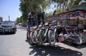 Traffic police's official lifting illegal parked motorbikes with the help of lifter at City Road