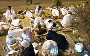 Pilgrims spend the night under the open sky in the field of Muzdalifah on the occasion of Hajj 2024