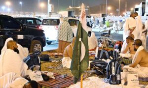 Pilgrims spend the night under the open sky in the field of Muzdalifah on the occasion of Hajj 2024