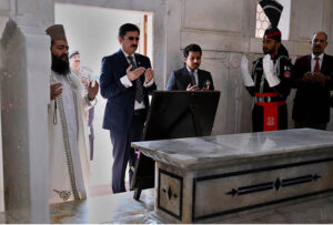 Governor KPK Faisal Karim Kundi visits Mazar-e-Iqbal and lays a floral wreath